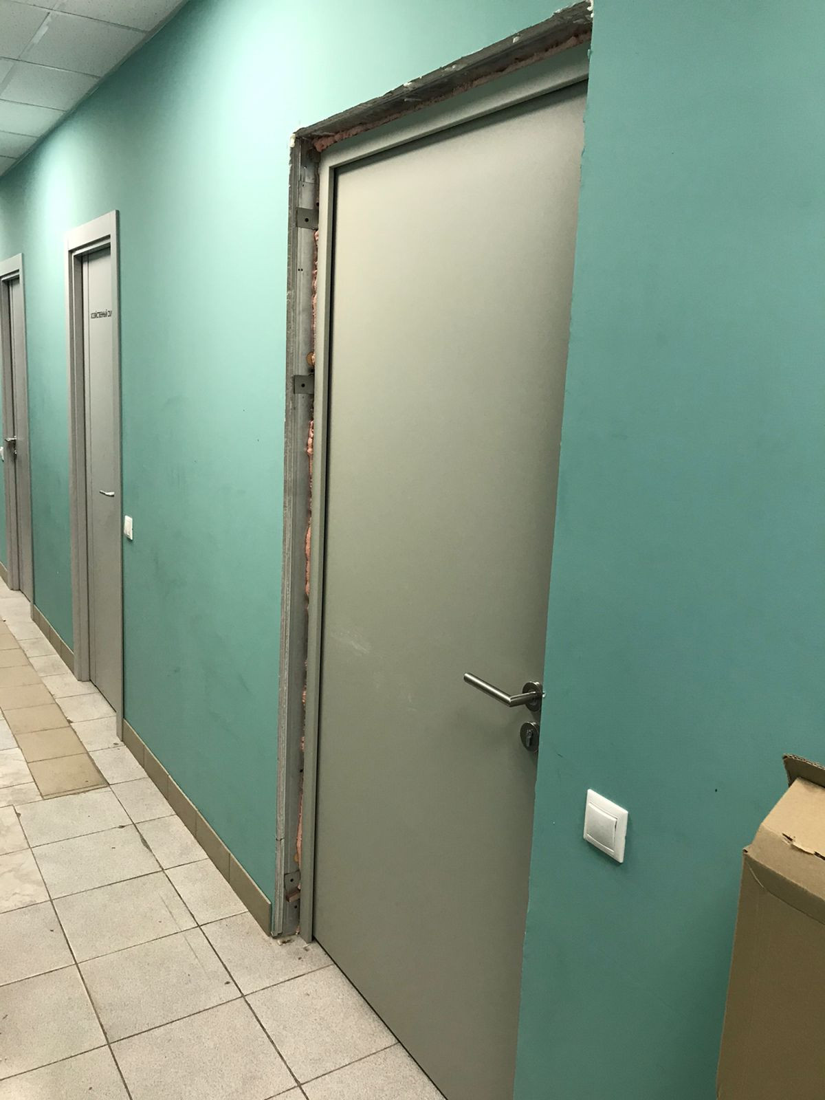 Скрытые металлические противопожарные двери в ночном клубе - продолжение следует