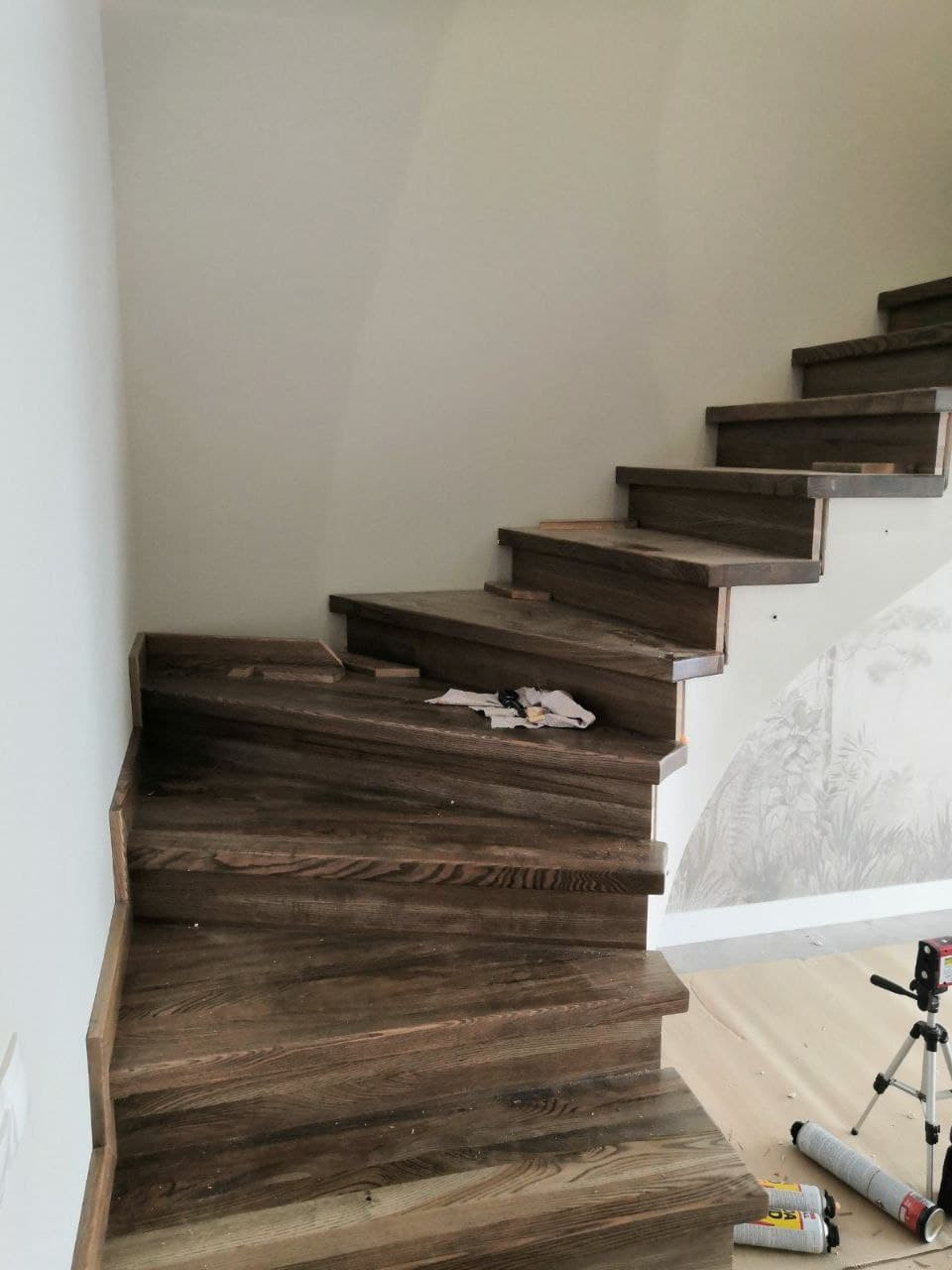 Обложка проекта: Деревянные лестницы