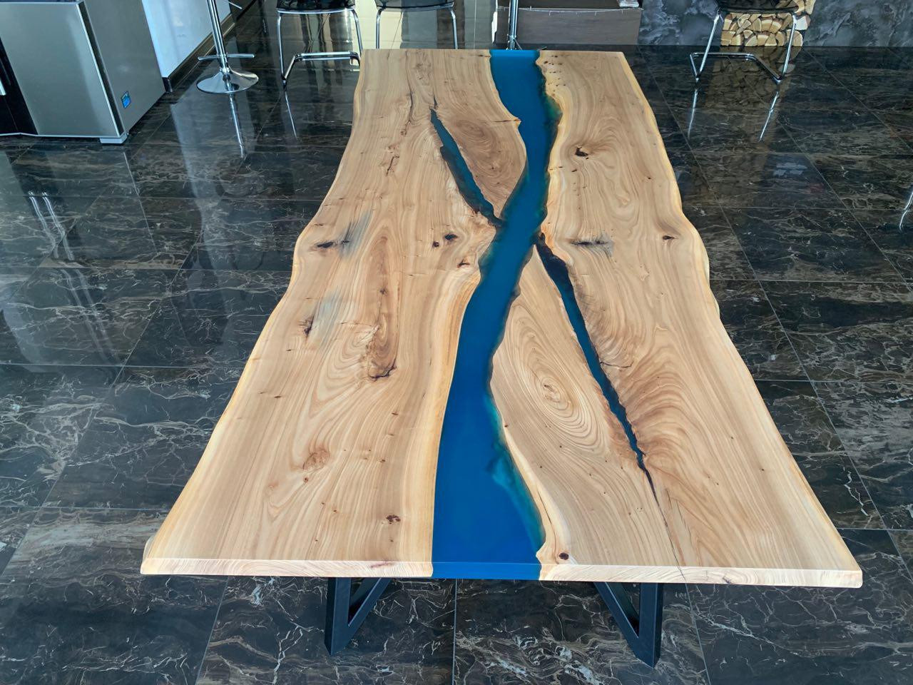 Стол обеденный в частный дом