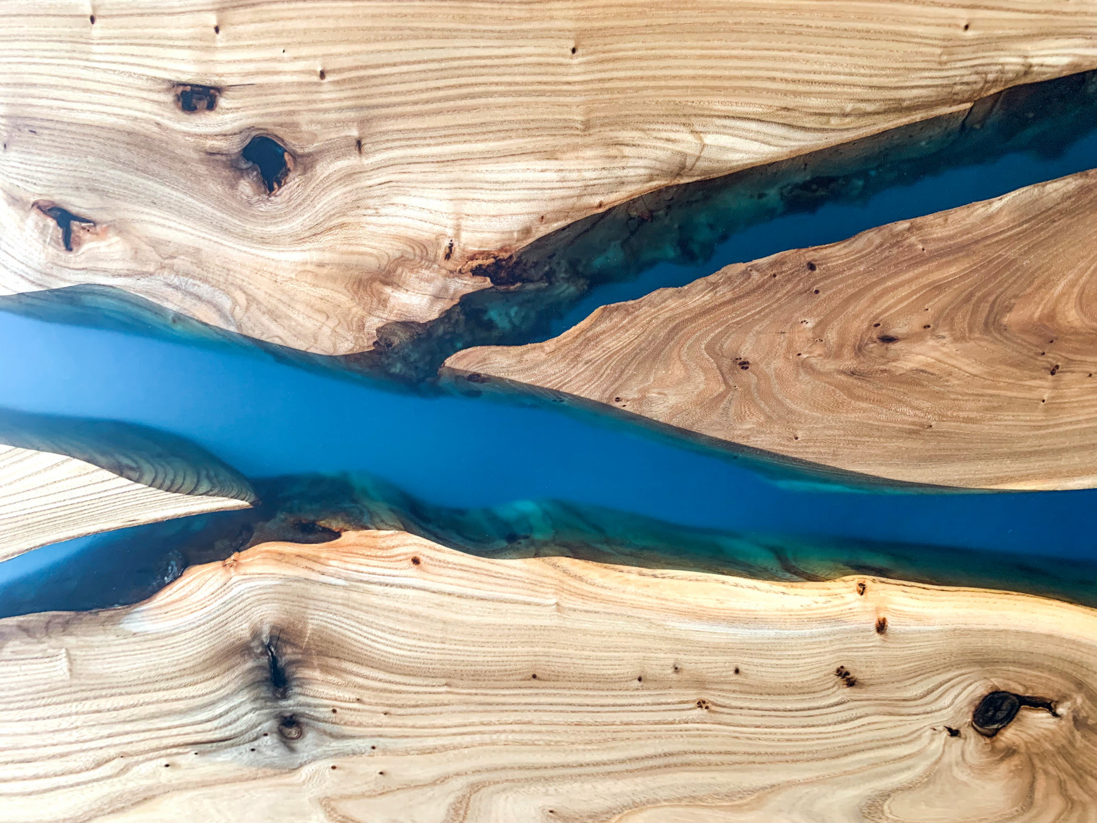 Стол обеденный в частный дом