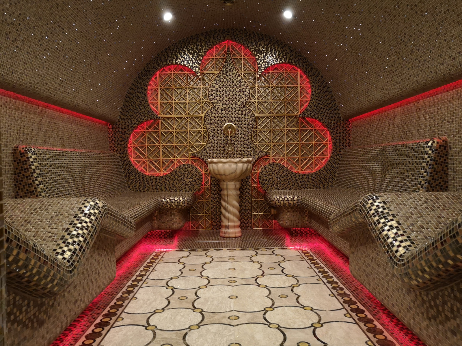 Фото готового интерьера. Цокольный этаж загородного дома, зона для отдыха