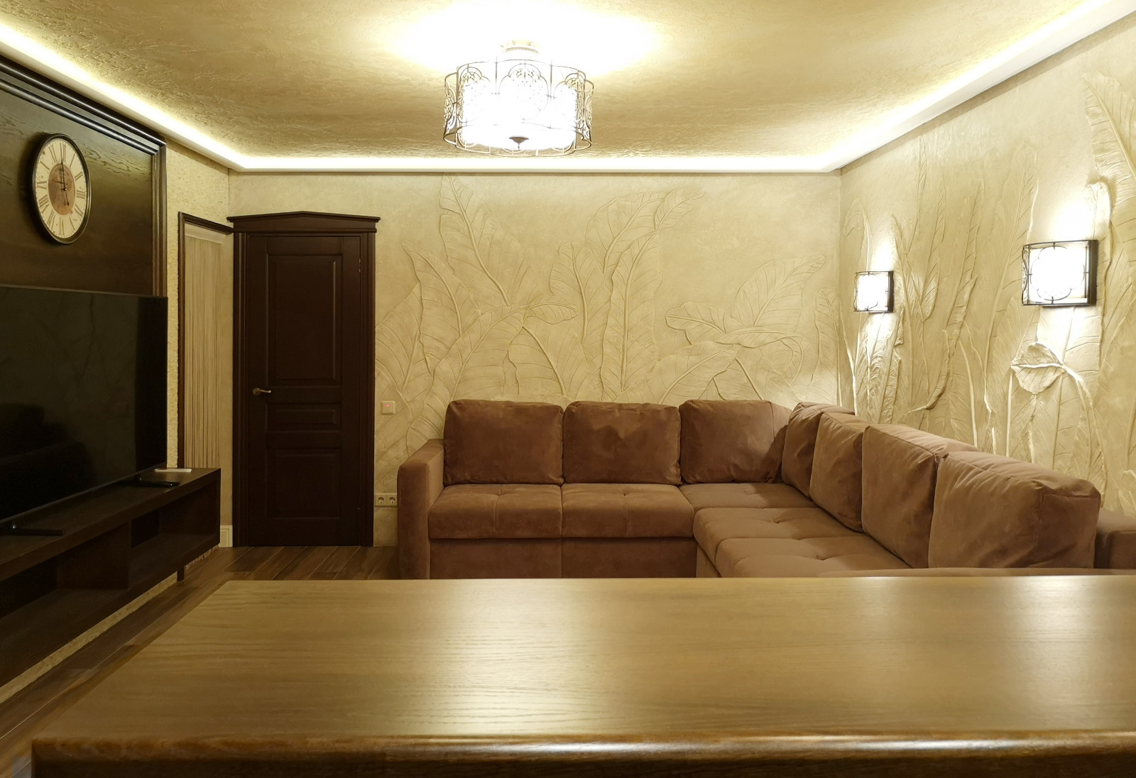 Фото готового интерьера. Цокольный этаж загородного дома, зона для отдыха