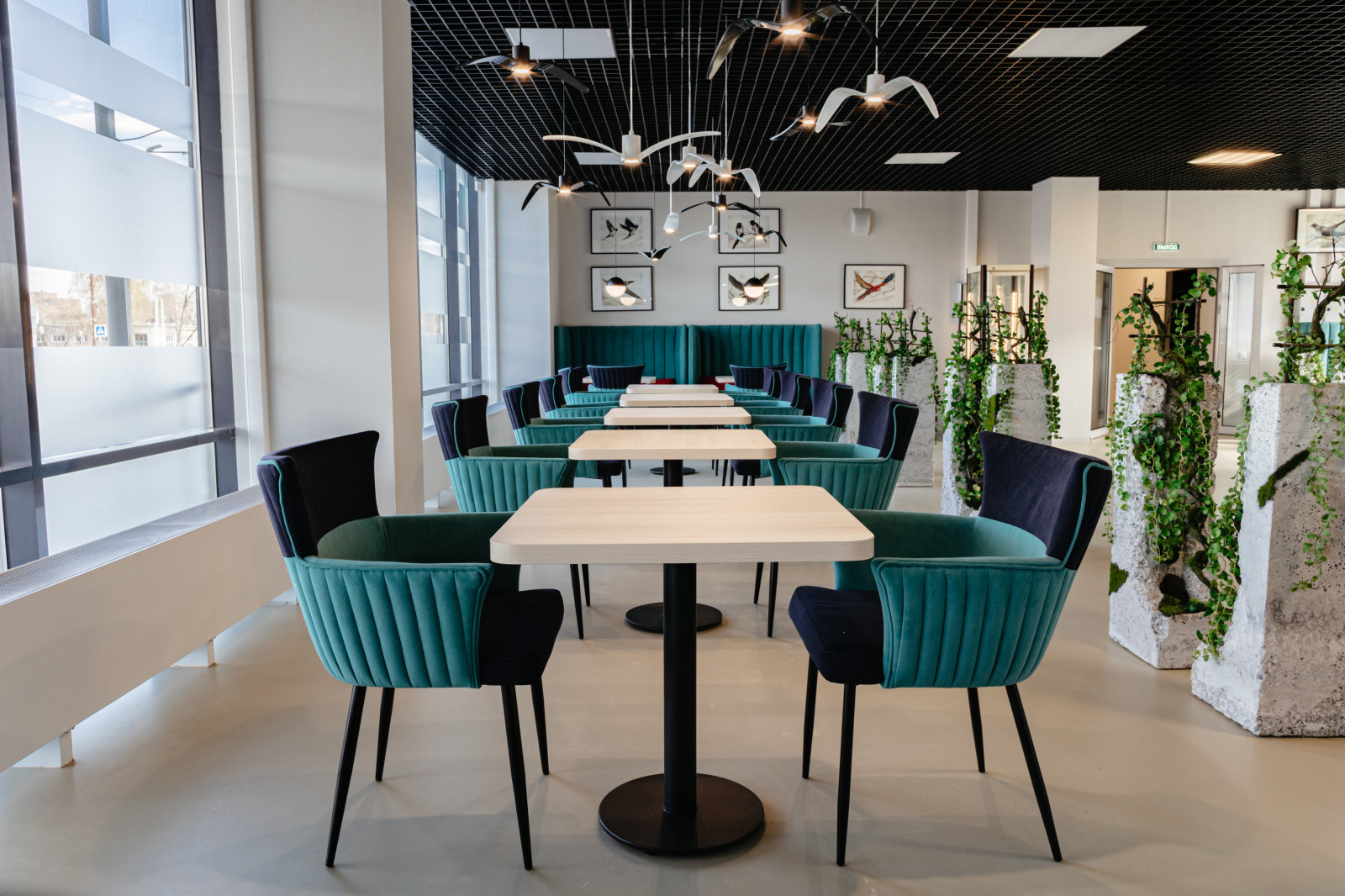 Кафе вид на вход со стороны проходной