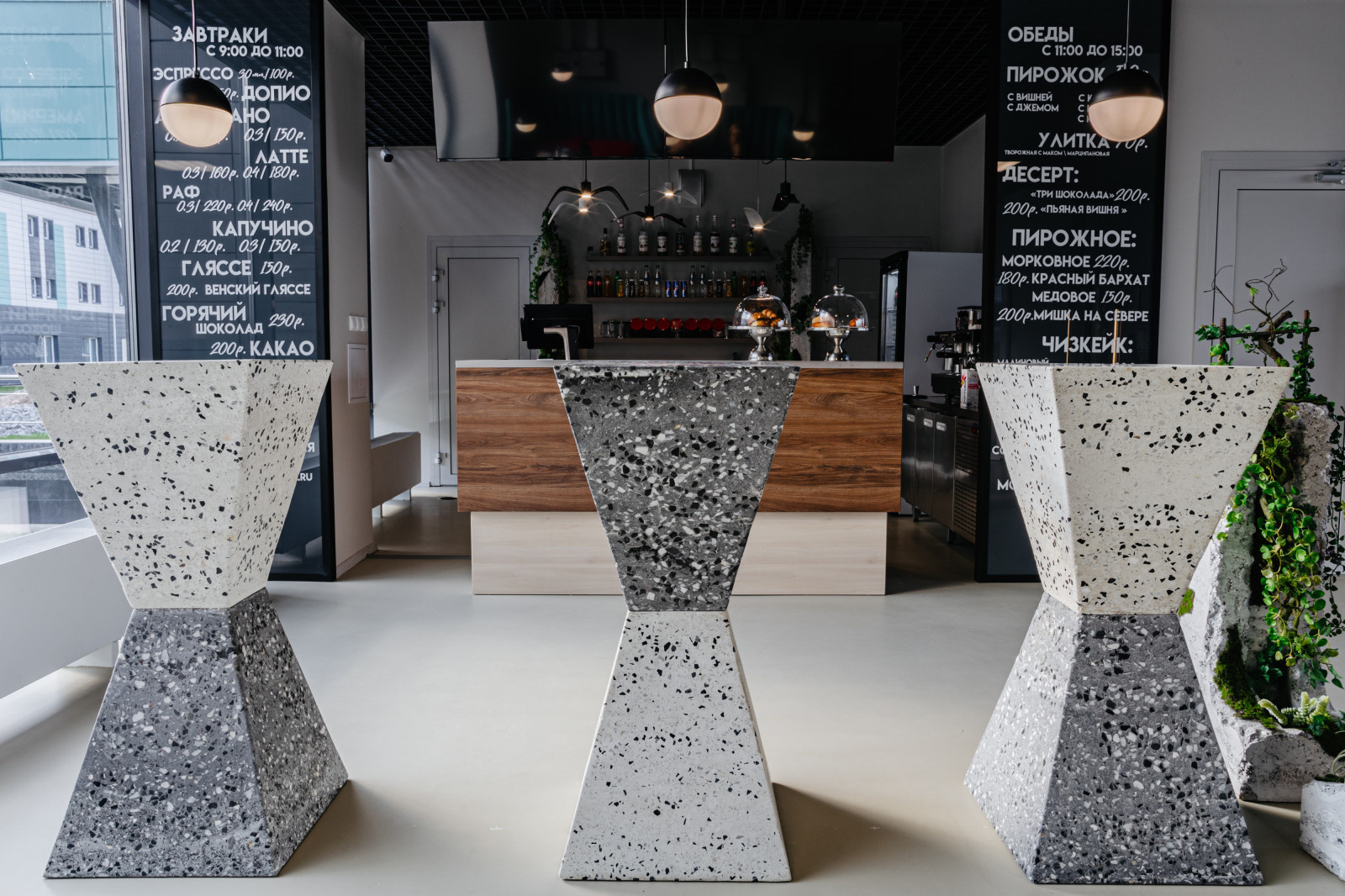 Кафе зона со столами из полимер-бетона