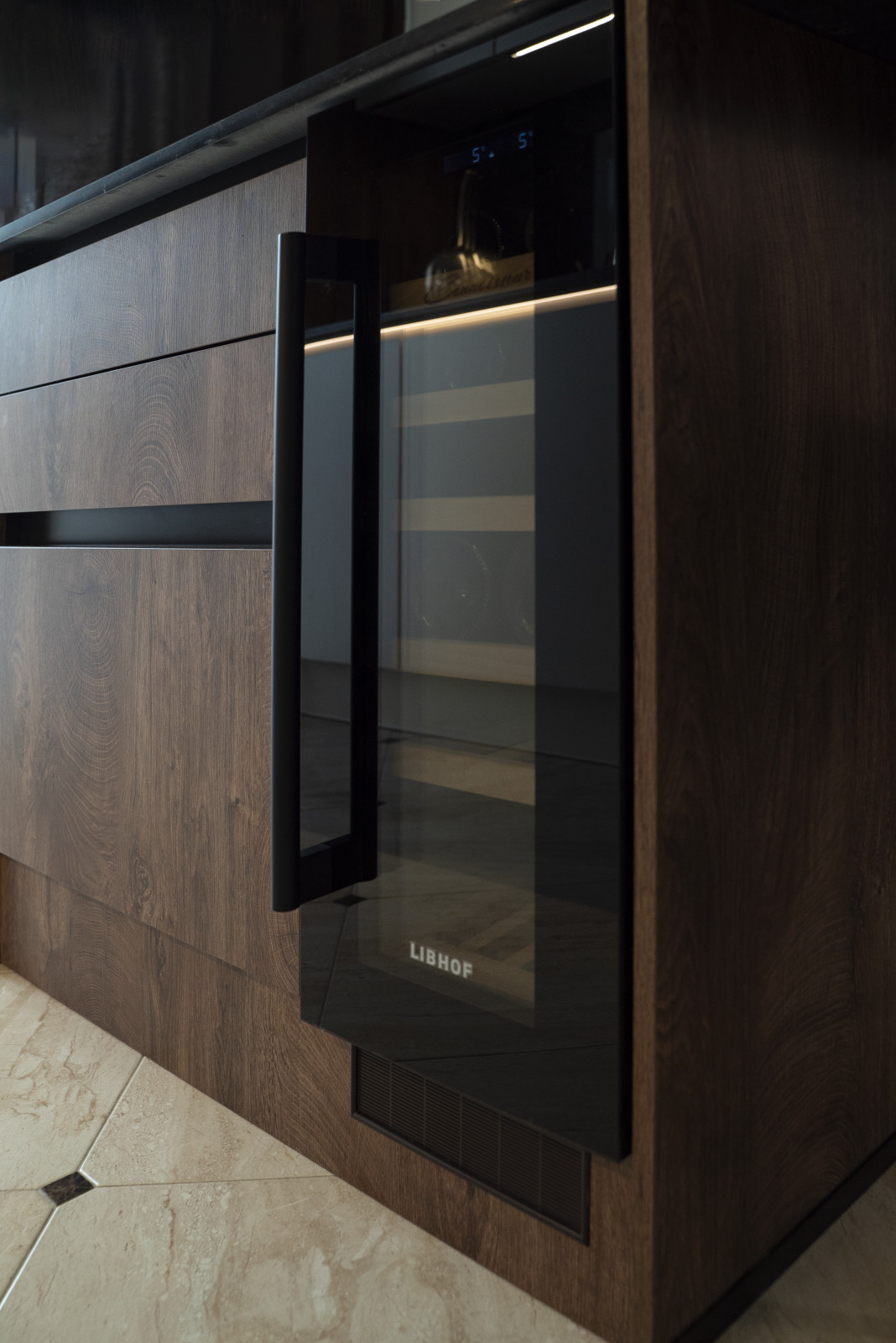 Кухня Burger  с островом в современном стиле