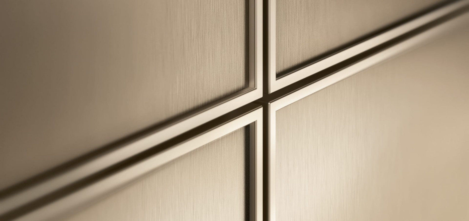 Кухня с алюминиевыми фасадами