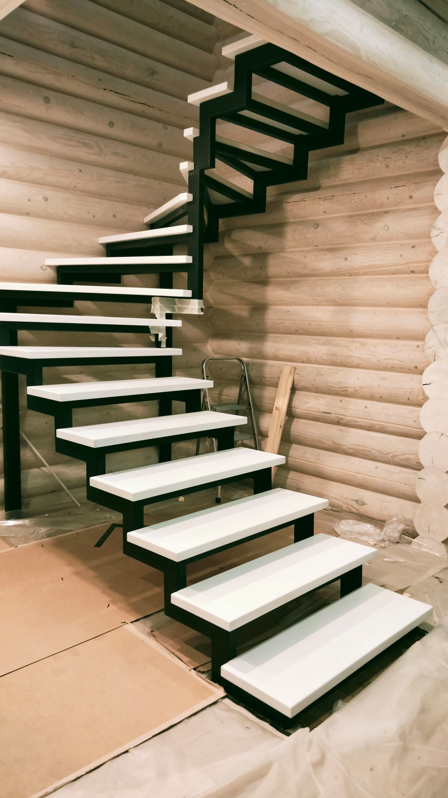 Лестница в дом (ковка плюс отделка ясень)