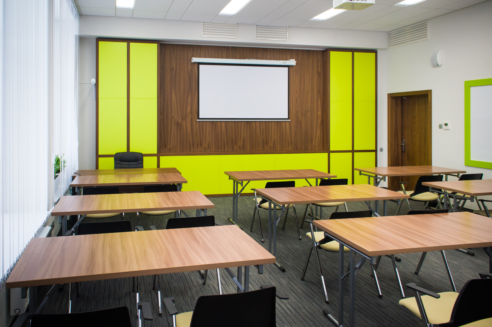 Холл и аудитория