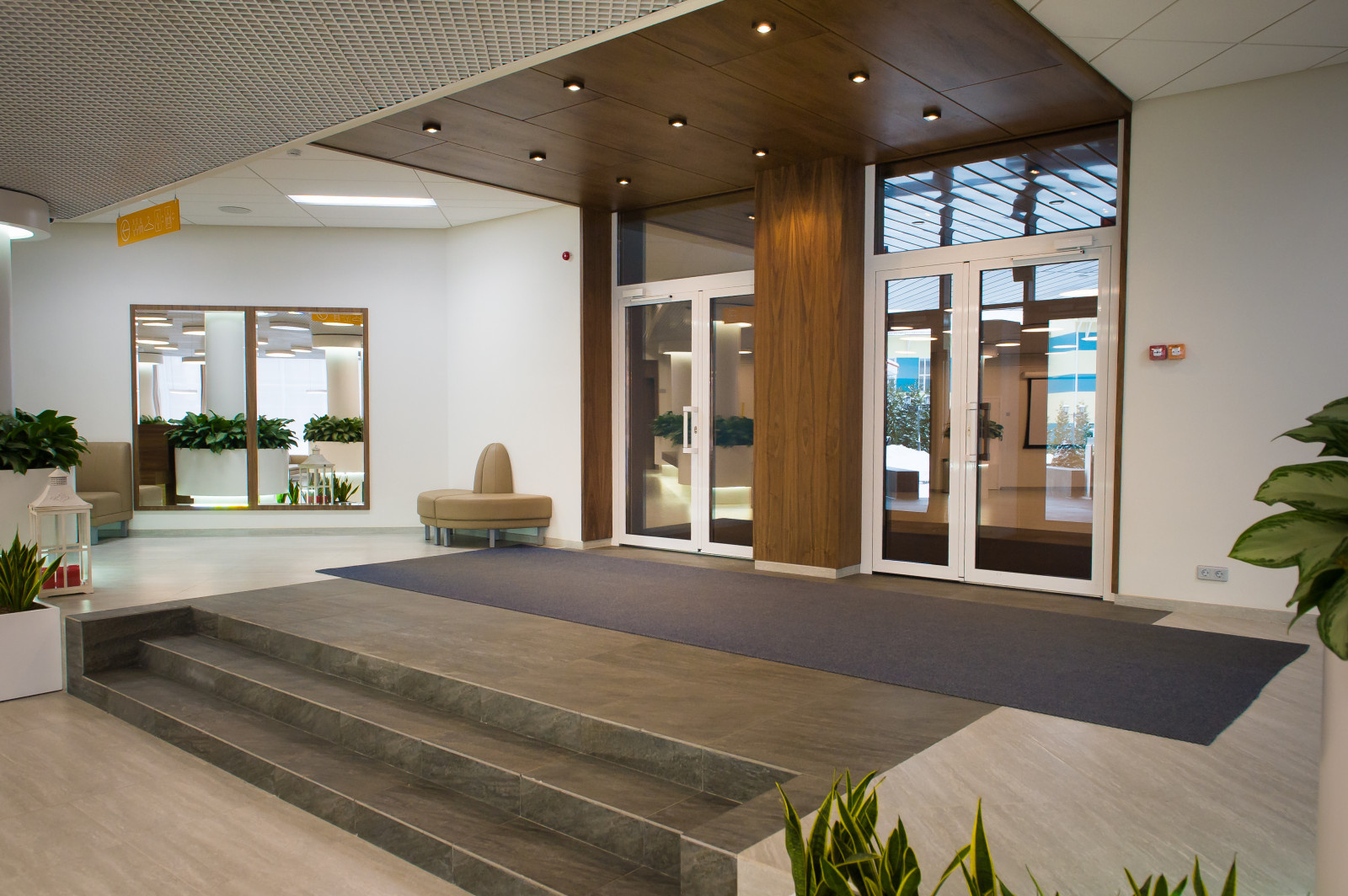 Холл и аудитория