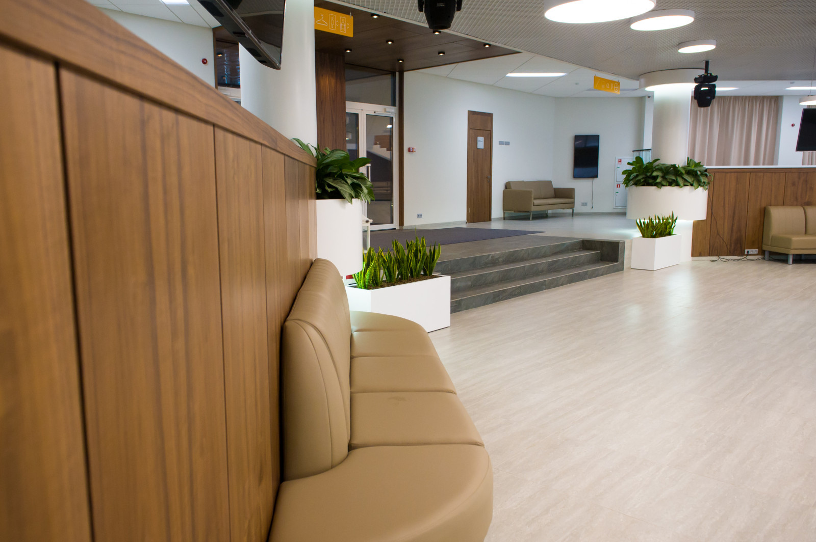 Холл и аудитория