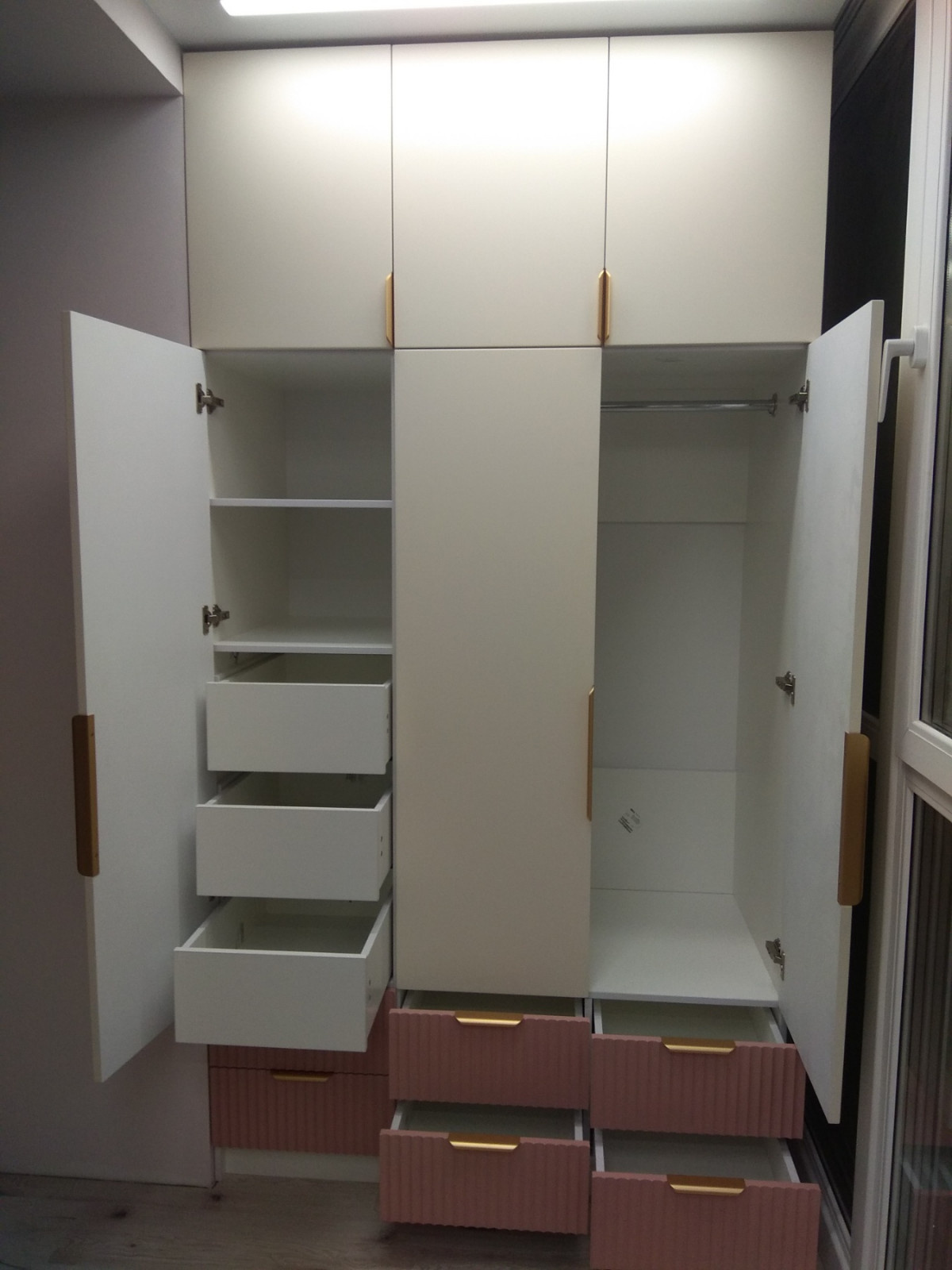 Обложка проекта: Шкаф в современном стиле