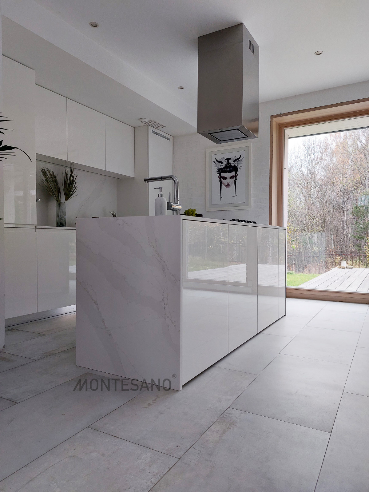 Кухня с островом в загородный дом