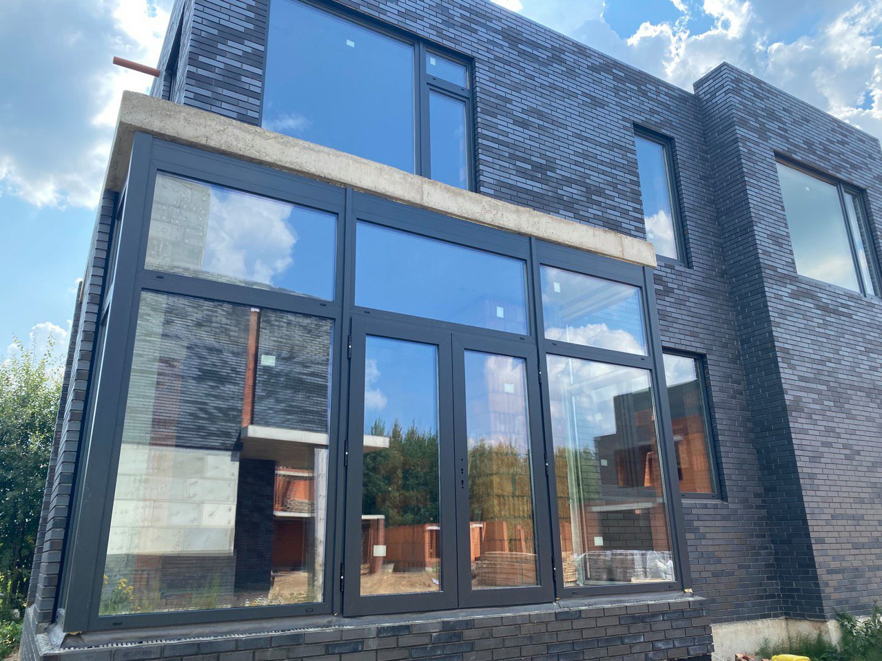 ЗАГОРОДНЫЙ ДОМ В HYGGE HOUSE. КОМПЛЕКСНОЕ ОСТЕКЛЕНИЕ