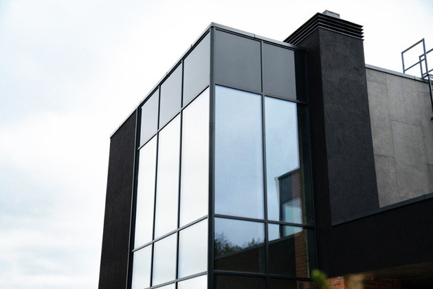 ЗАГОРОДНЫЙ ДОМ НА НОВОЙ РИГЕ. ПАНОРАМНОЕ ОСТЕКЛЕНИЕ