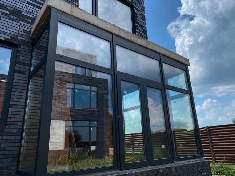 ЗАГОРОДНЫЙ ДОМ В HYGGE HOUSE. КОМПЛЕКСНОЕ ОСТЕКЛЕНИЕ