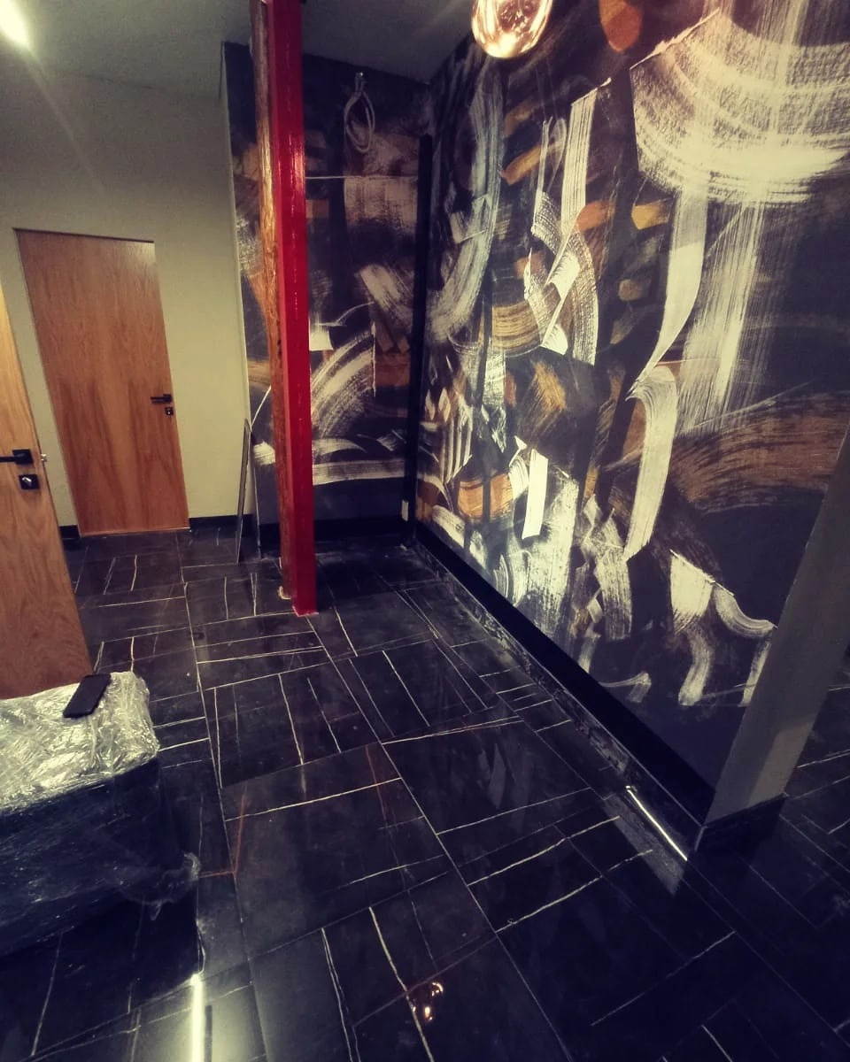 Интерьер салона в стиле лофт