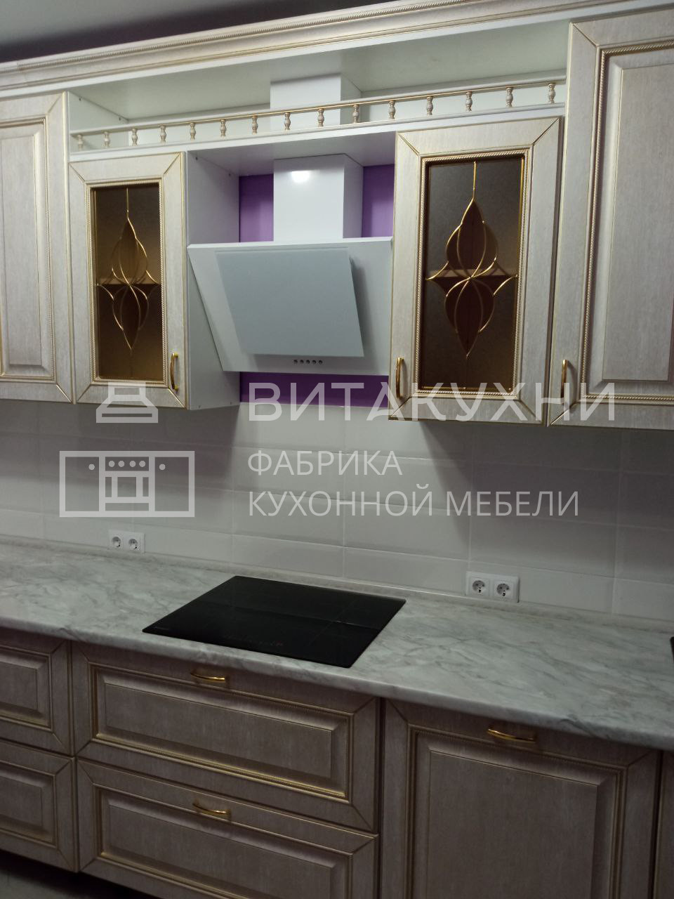 Изысканный классический кухонный гарнитур
