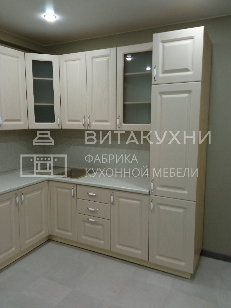 Бежевый кухонный гарнитур