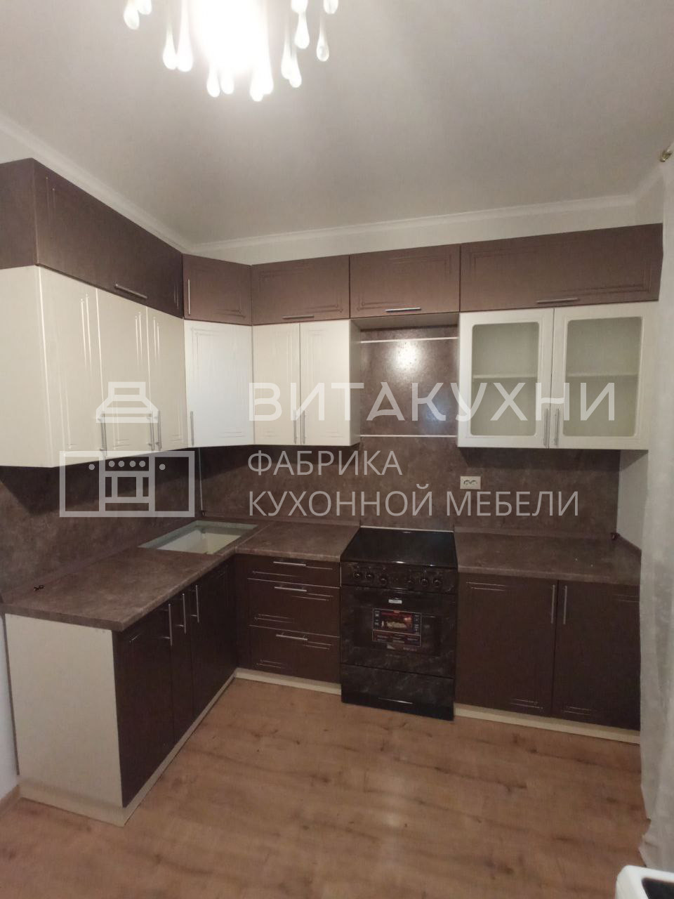Коричневый кухонный гарнитур