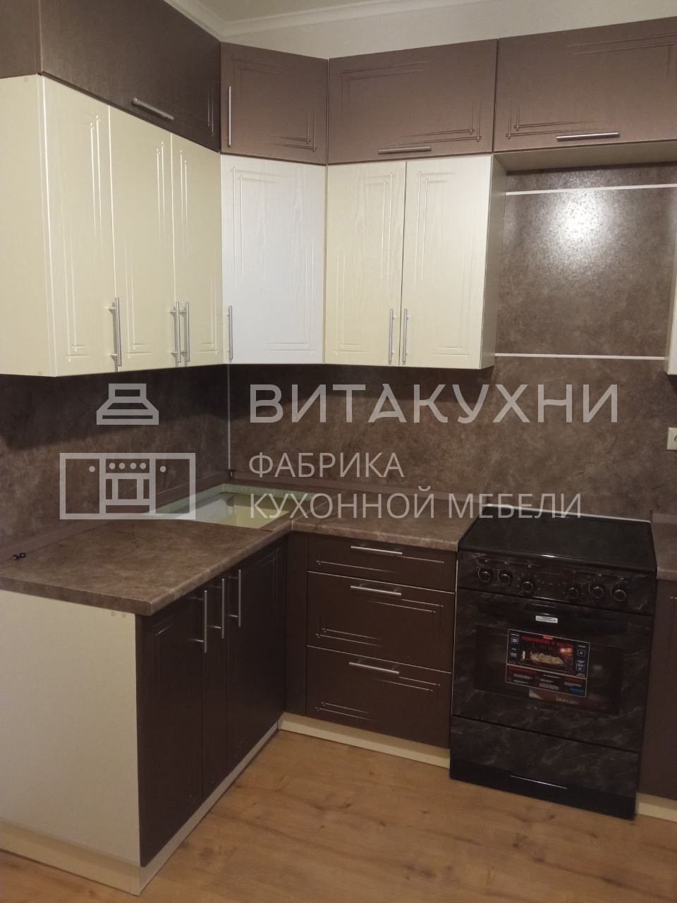 Коричневый кухонный гарнитур