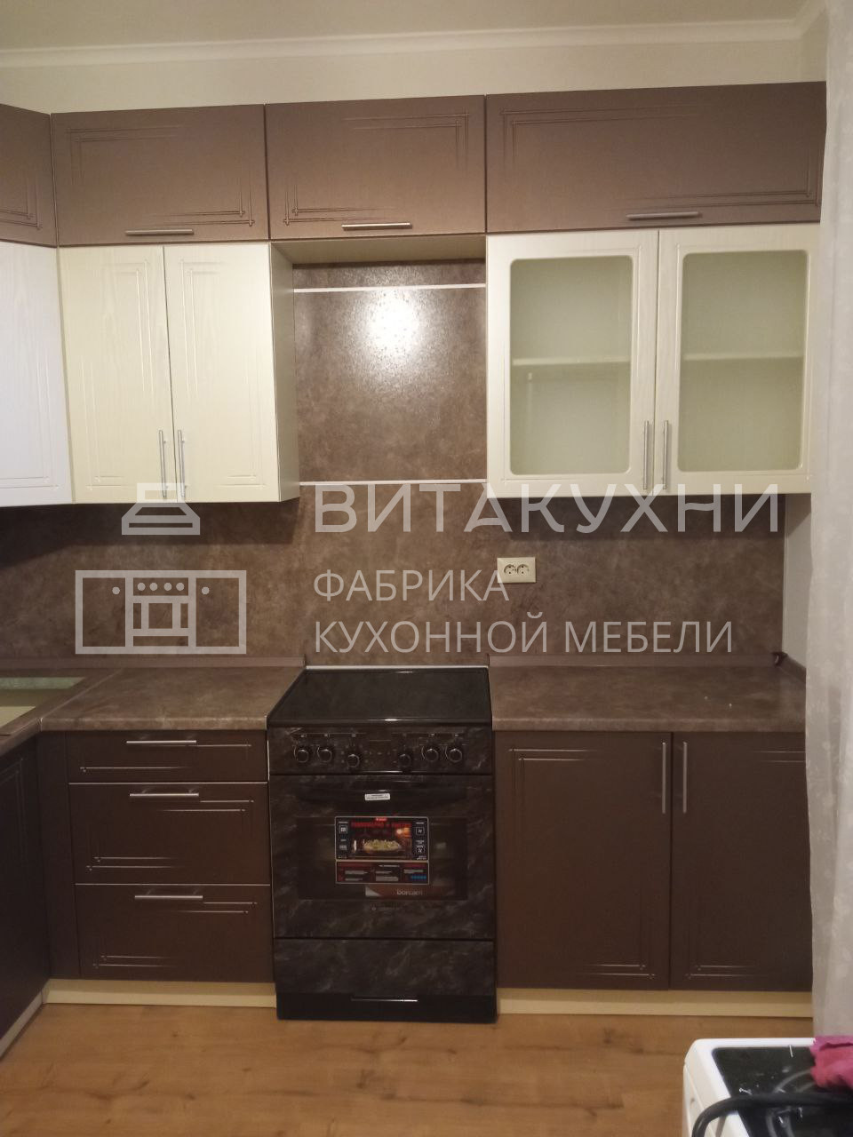 Коричневый кухонный гарнитур