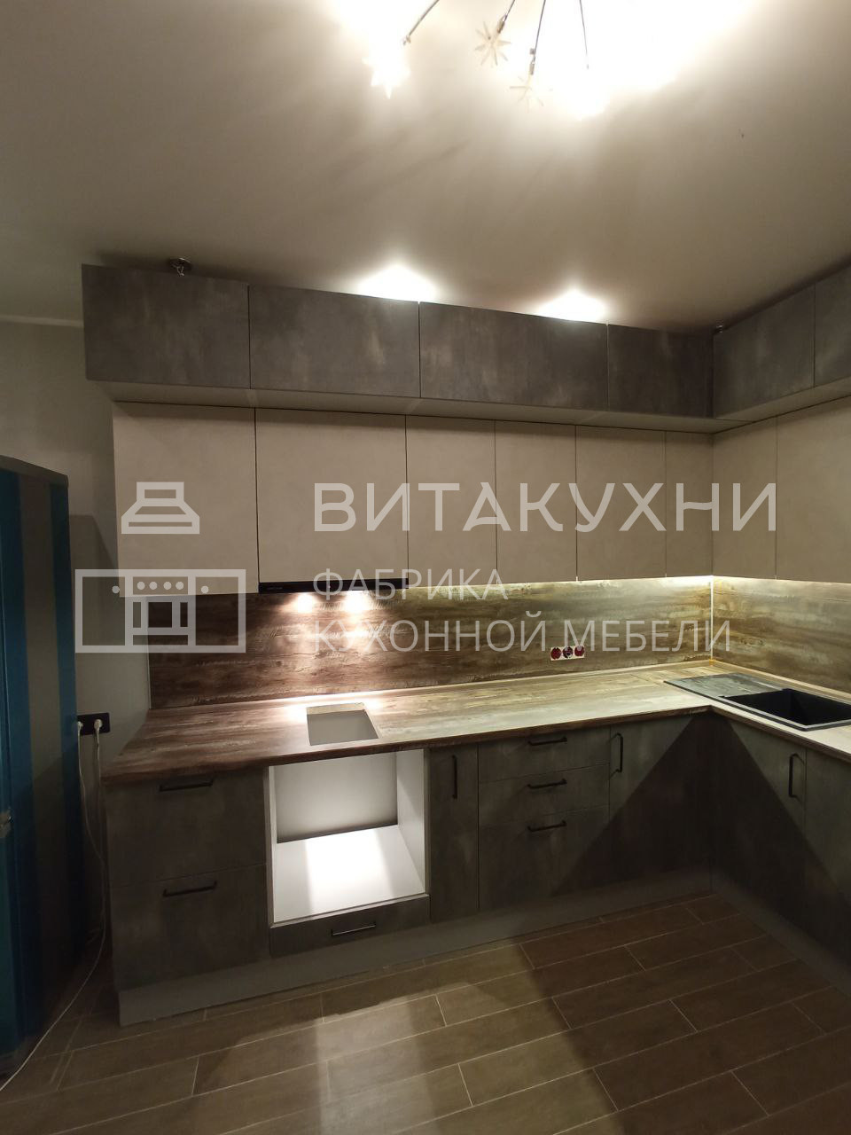 Кухонный гарнитур с антресолями