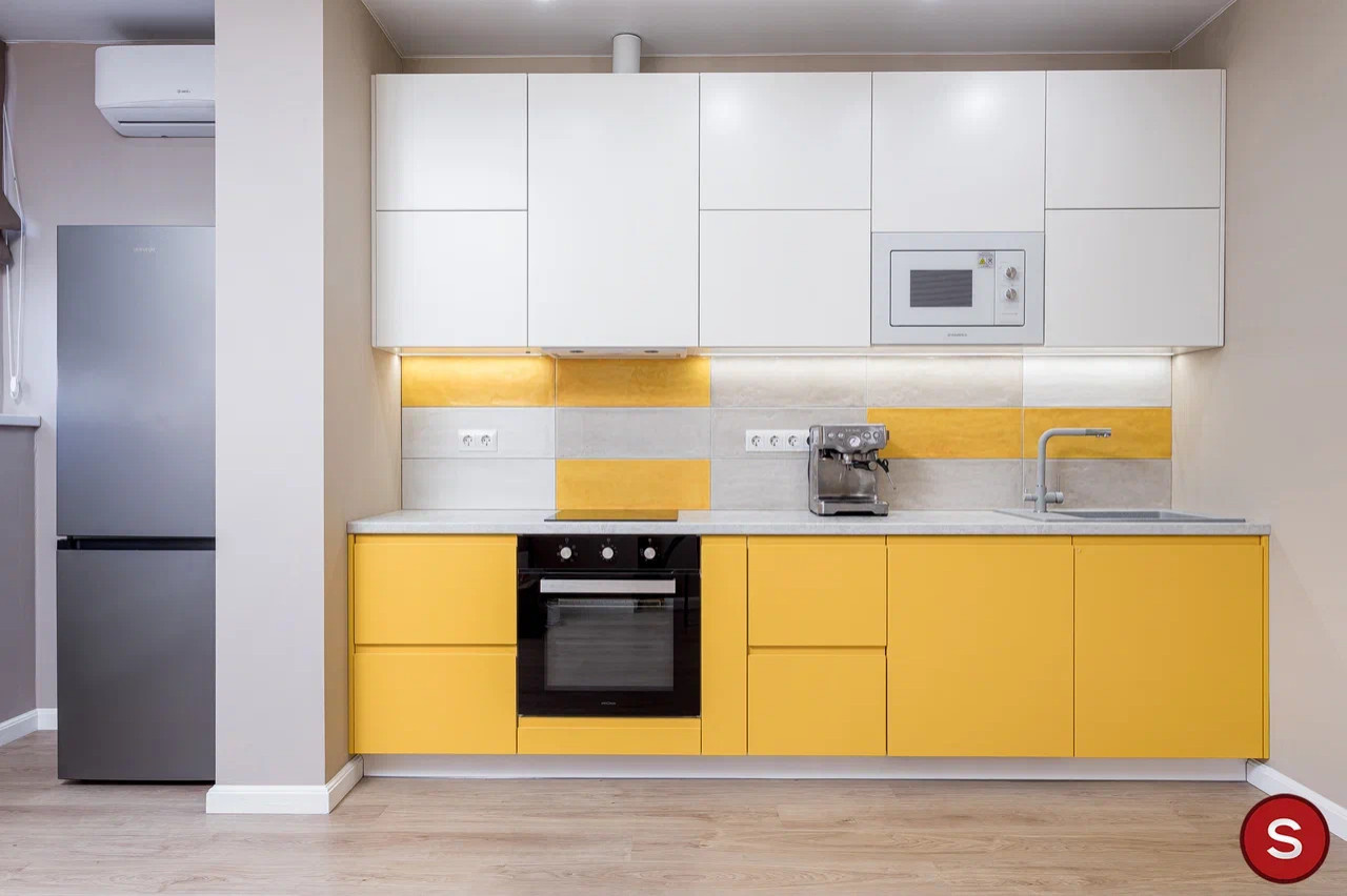 Яркая солнечная кухня по ул. Героя Георгия Бочарникова.