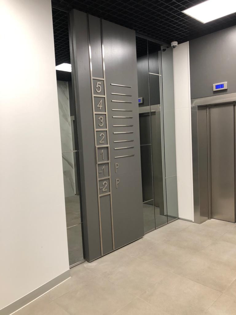 Холл офисного центра.