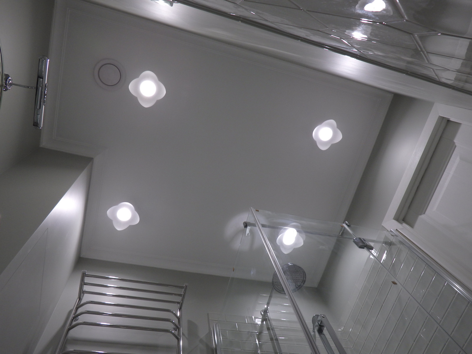 ЖК Вивальди - новый санузел в квартире-студии в новостройке с душевым углом