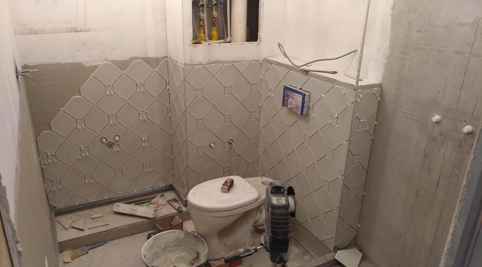 ЖК Вивальди - новый санузел в квартире-студии в новостройке с душевым углом