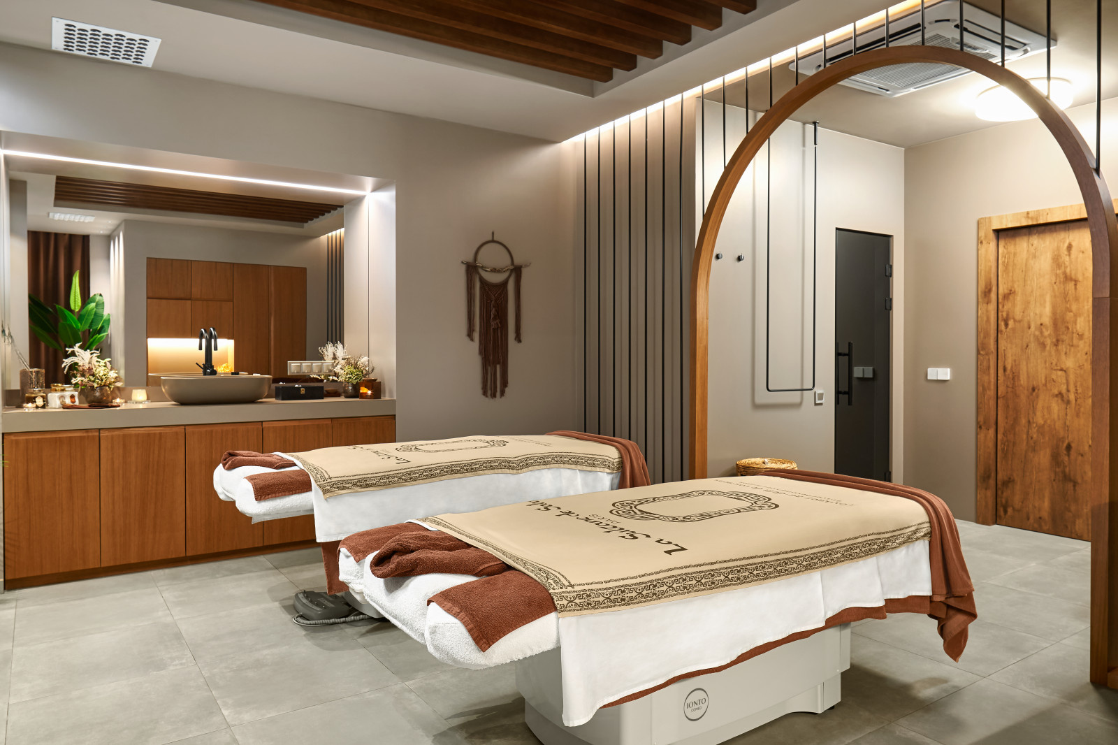 Отель "Crystal House"