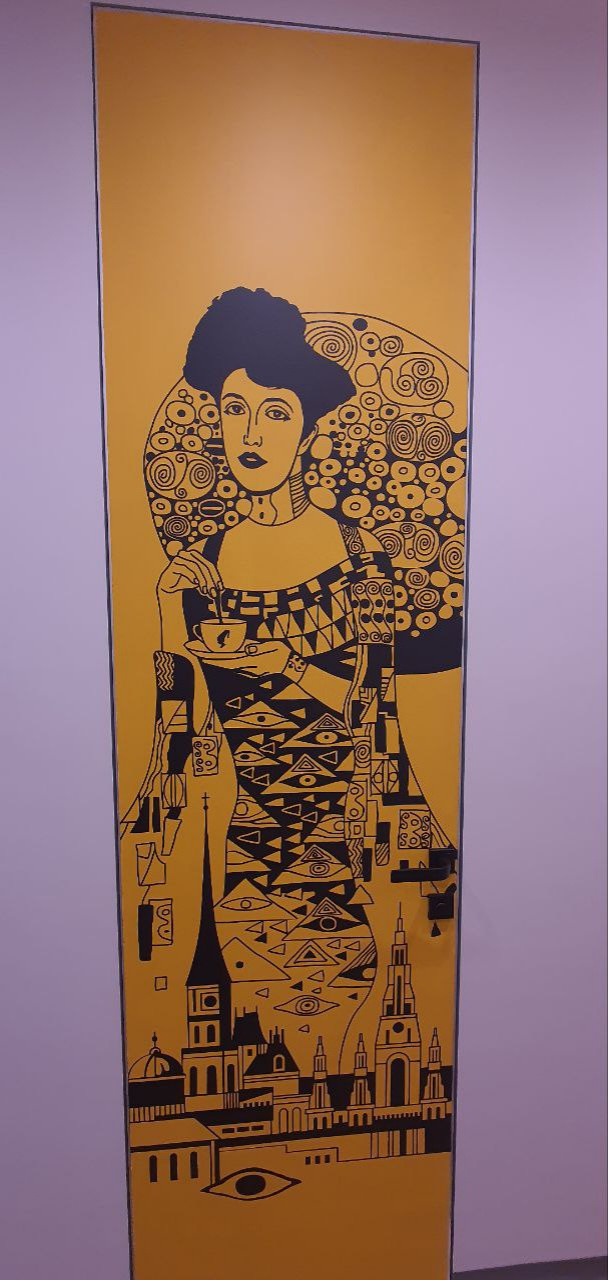 Двери в цвете!