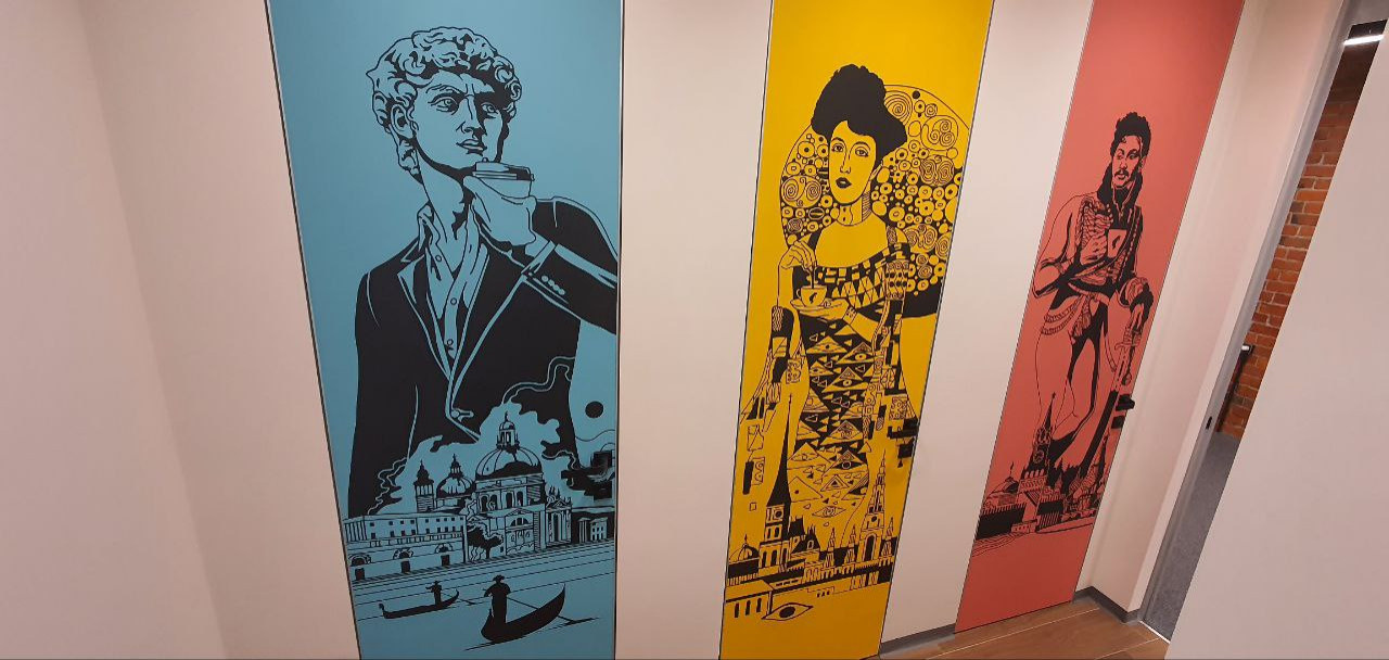 Двери в цвете!