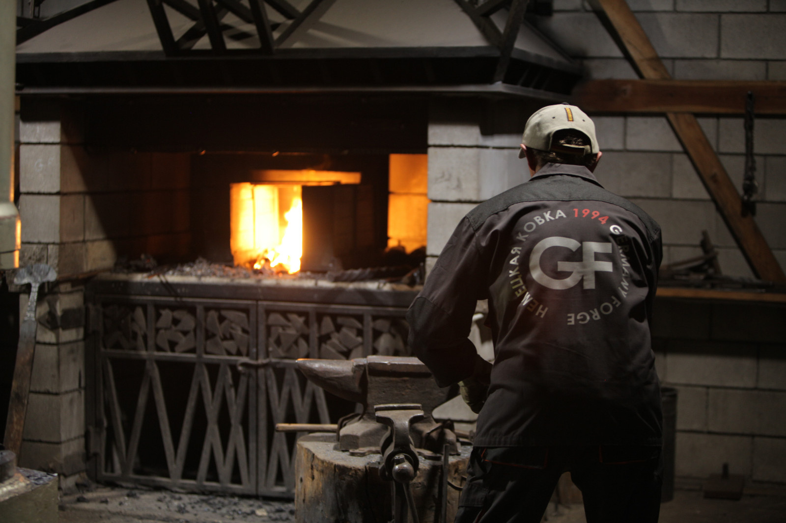 Авторский кованый МАНГАЛ "СОБАКА БИАТЛОНИСТ"