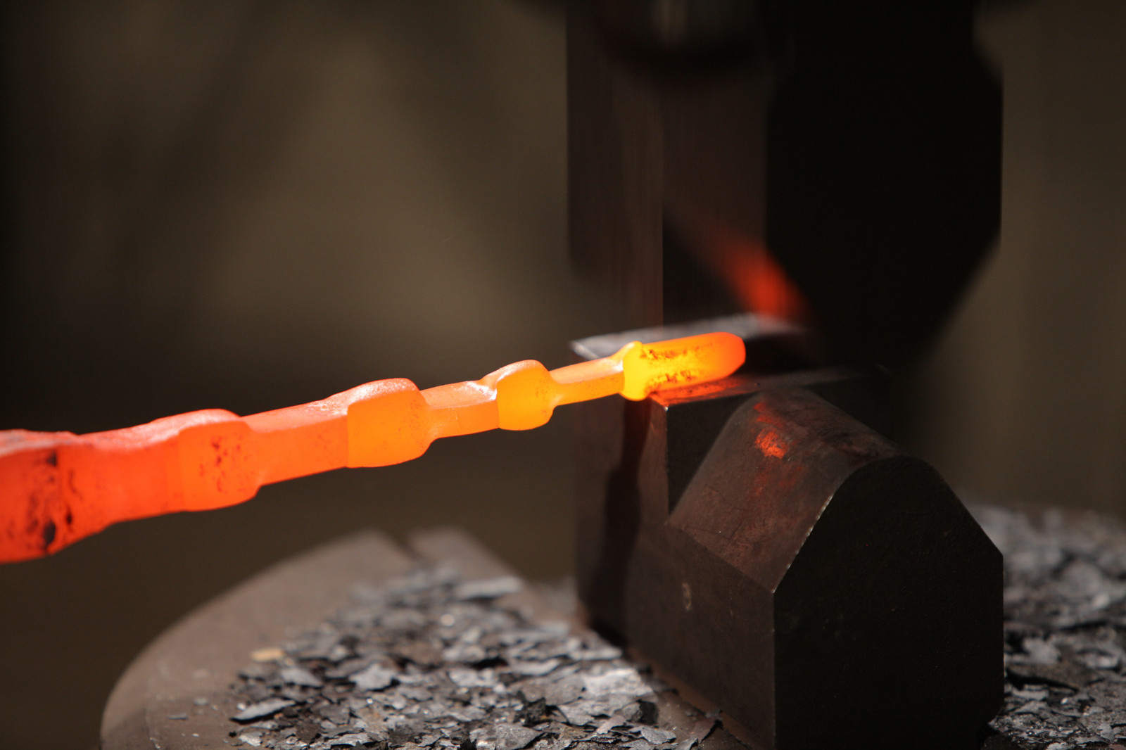 Авторский кованый МАНГАЛ "СОБАКА БИАТЛОНИСТ"