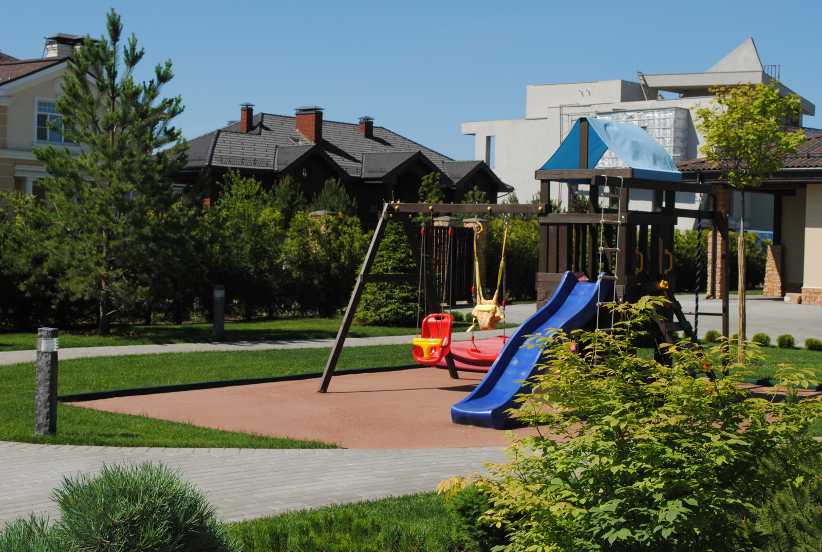 Сад с хвойными растениями