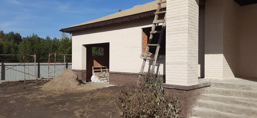 Белый кирпич - то что в архитектуре будет актуально всегда.