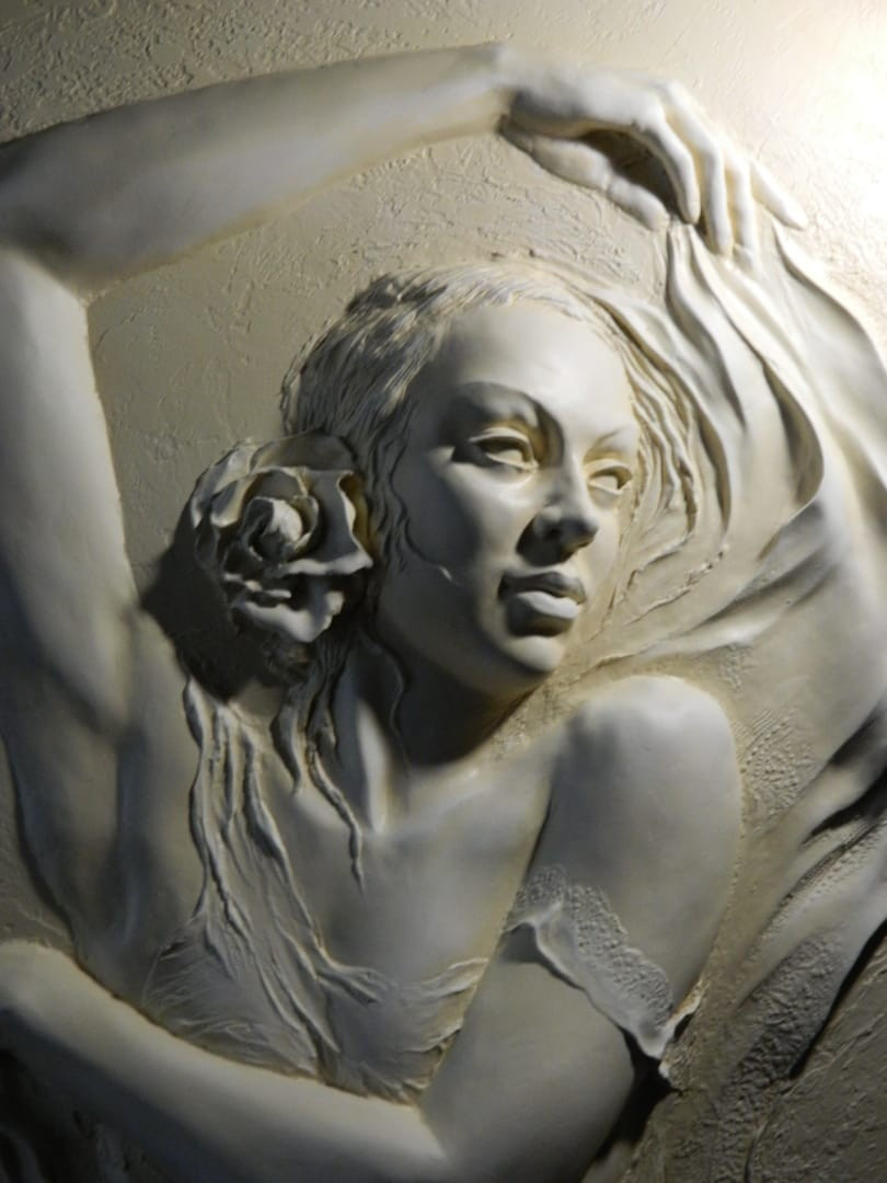 Обложка проекта: Женский портрет в технике Барельеф