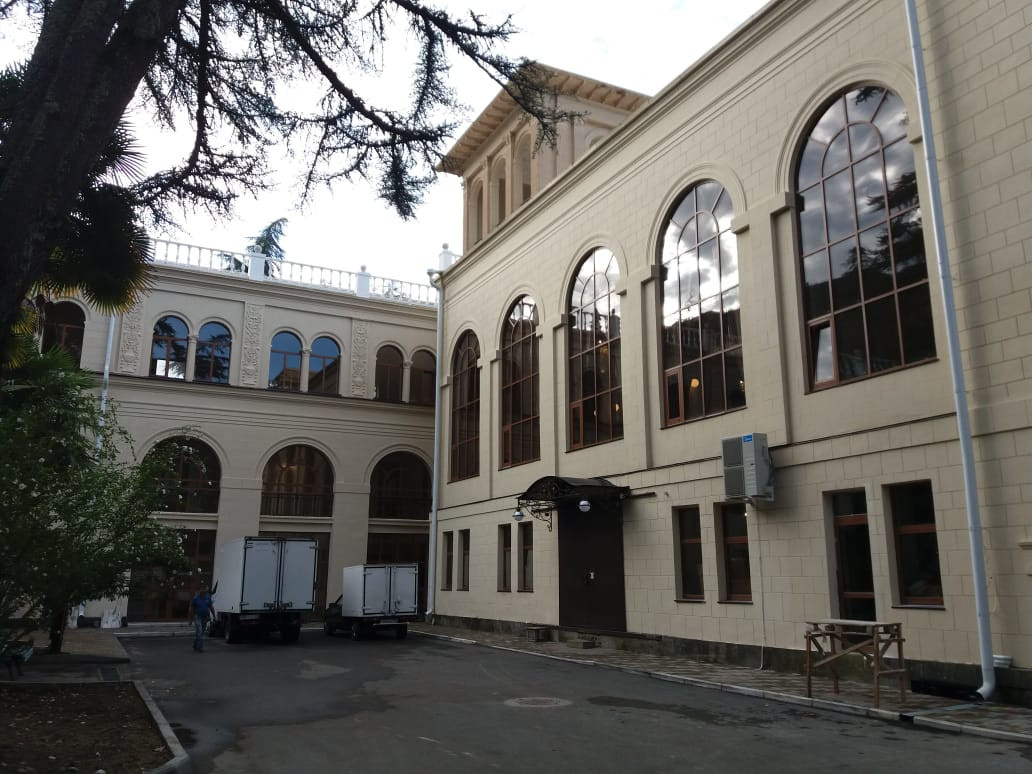 Остекление отеля "Амры"