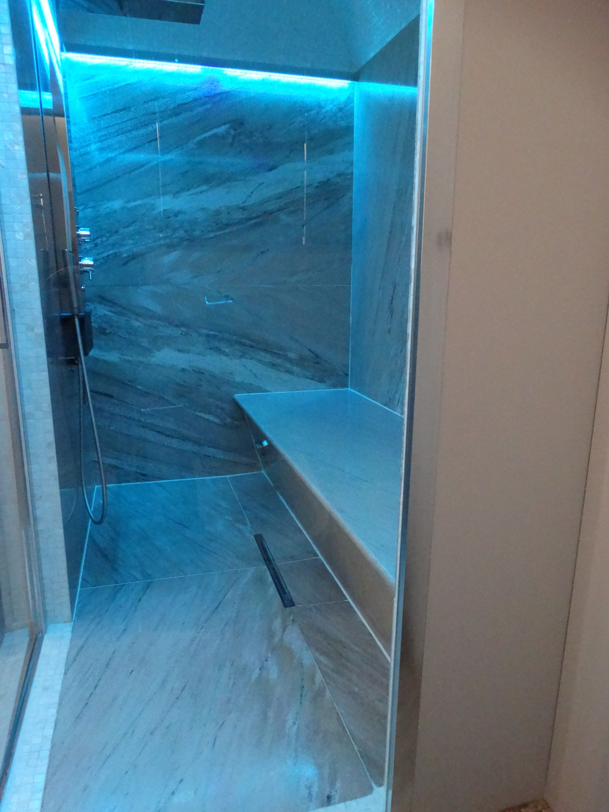 Хамам в квартире оттенки серого