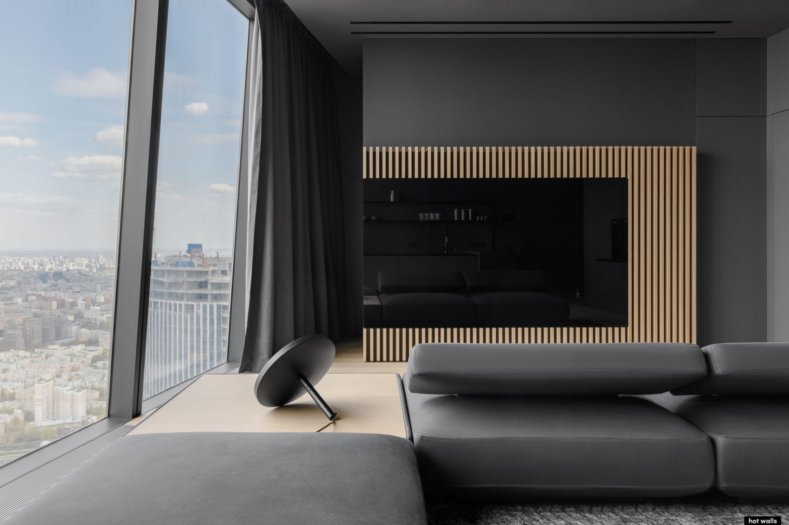 Телевизор за чёрным стеклом, Башня Федерации