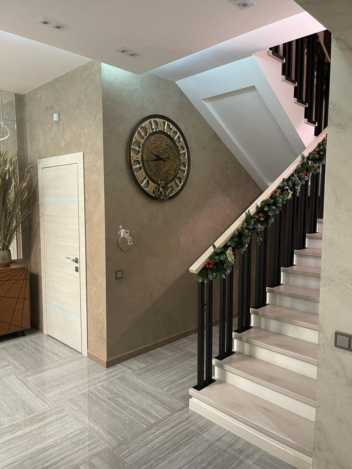 560B «ПРАЙД» - современный коттедж с остекленной верандой и гаражом