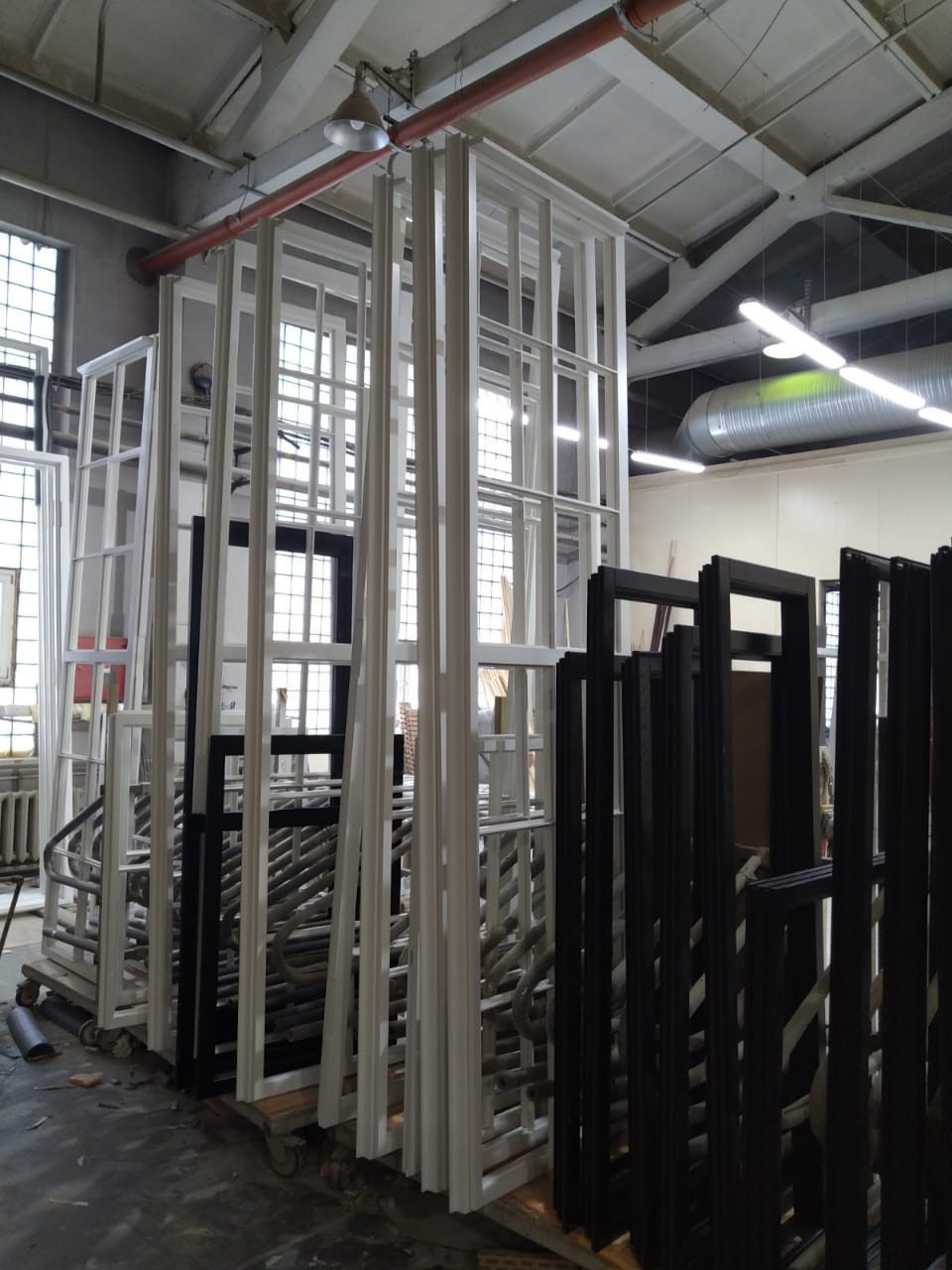 Черные окна