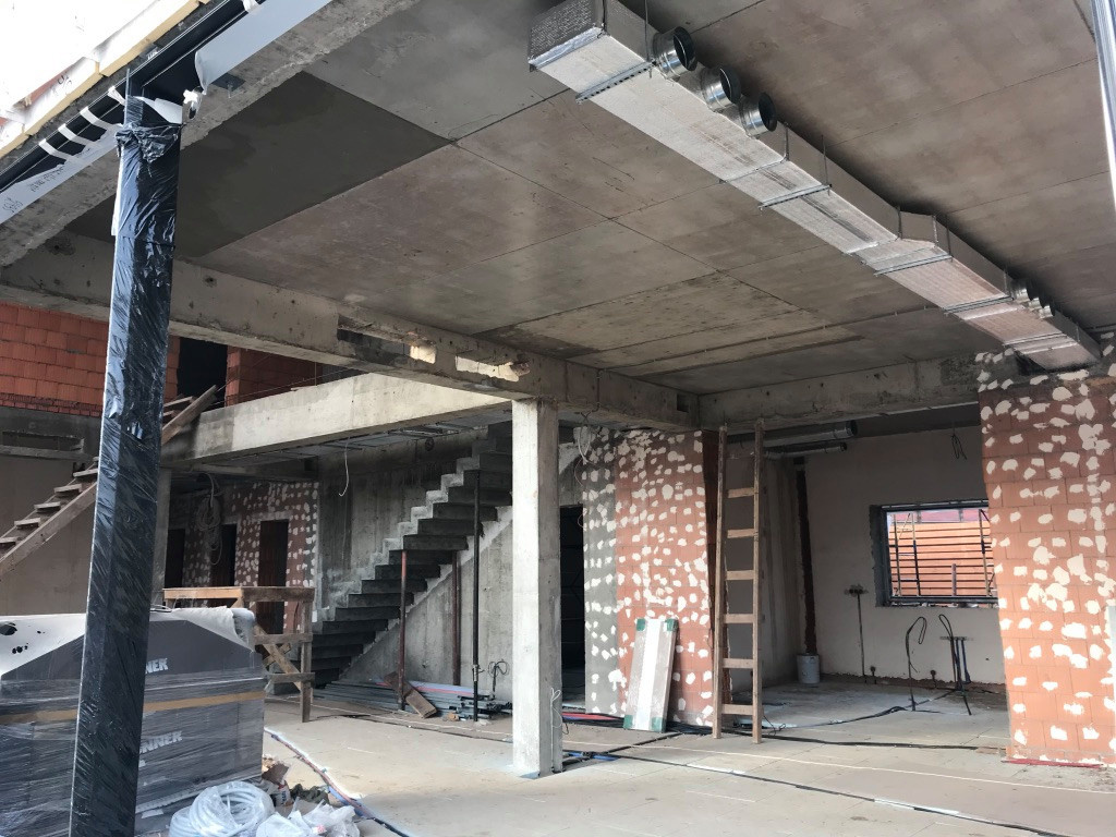 Загородный дом с бассейном