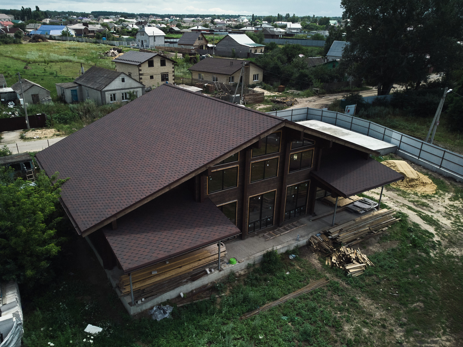 Кровля и мансардные окна: замер и расчёт, поставка и монтаж материалов.
