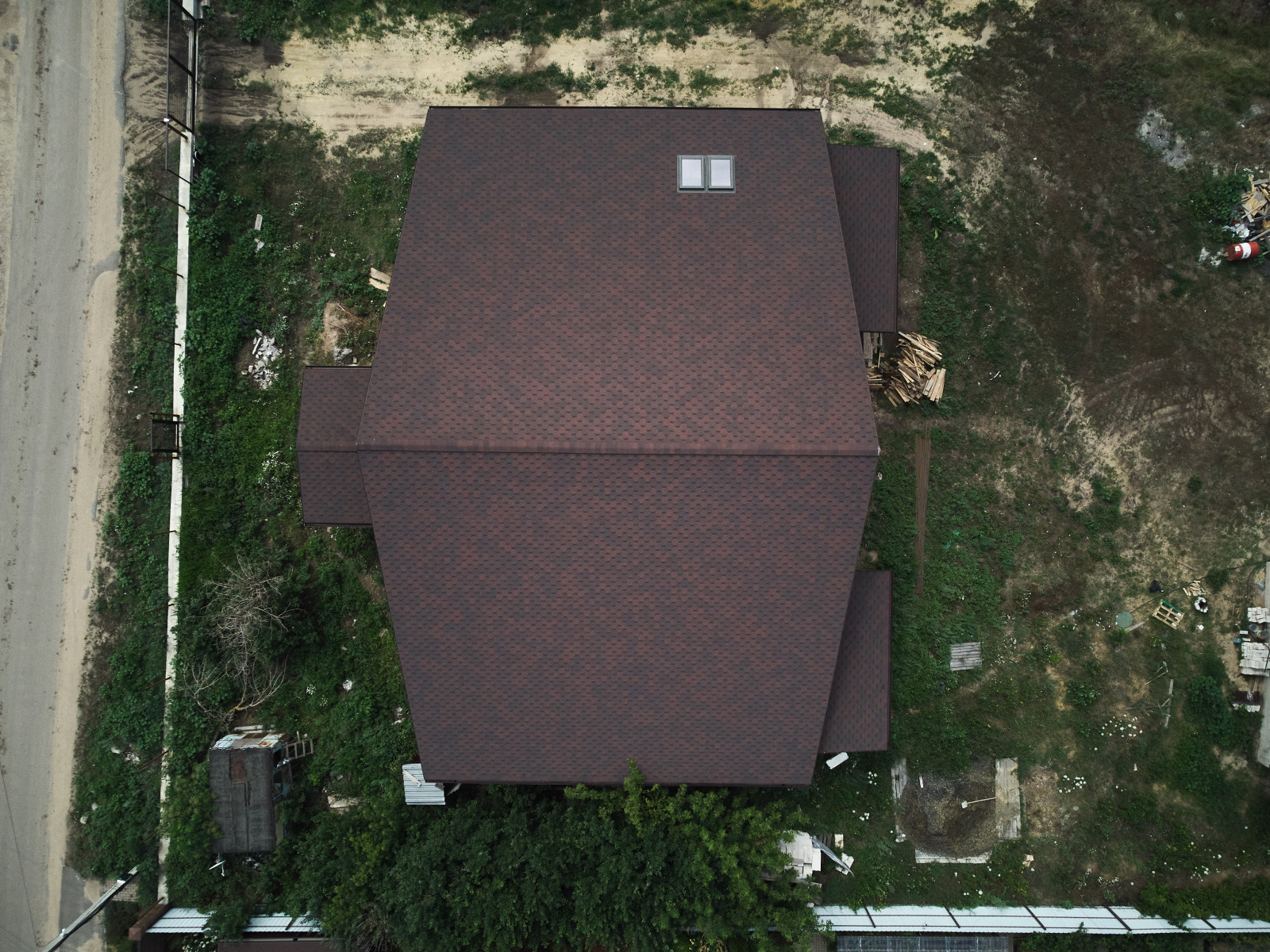 Кровля и мансардные окна: замер и расчёт, поставка и монтаж материалов.