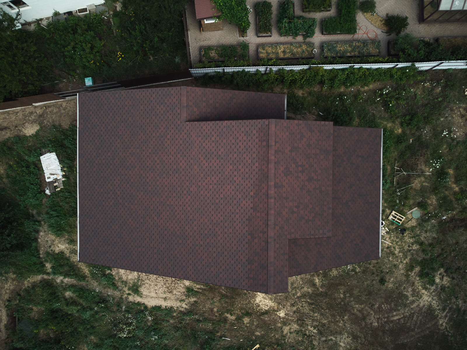 Кровля и мансардные окна: замер и расчёт, поставка и монтаж материалов.