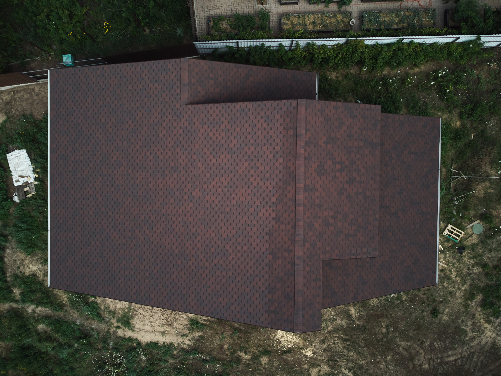 Кровля и мансардные окна: замер и расчёт, поставка и монтаж материалов.