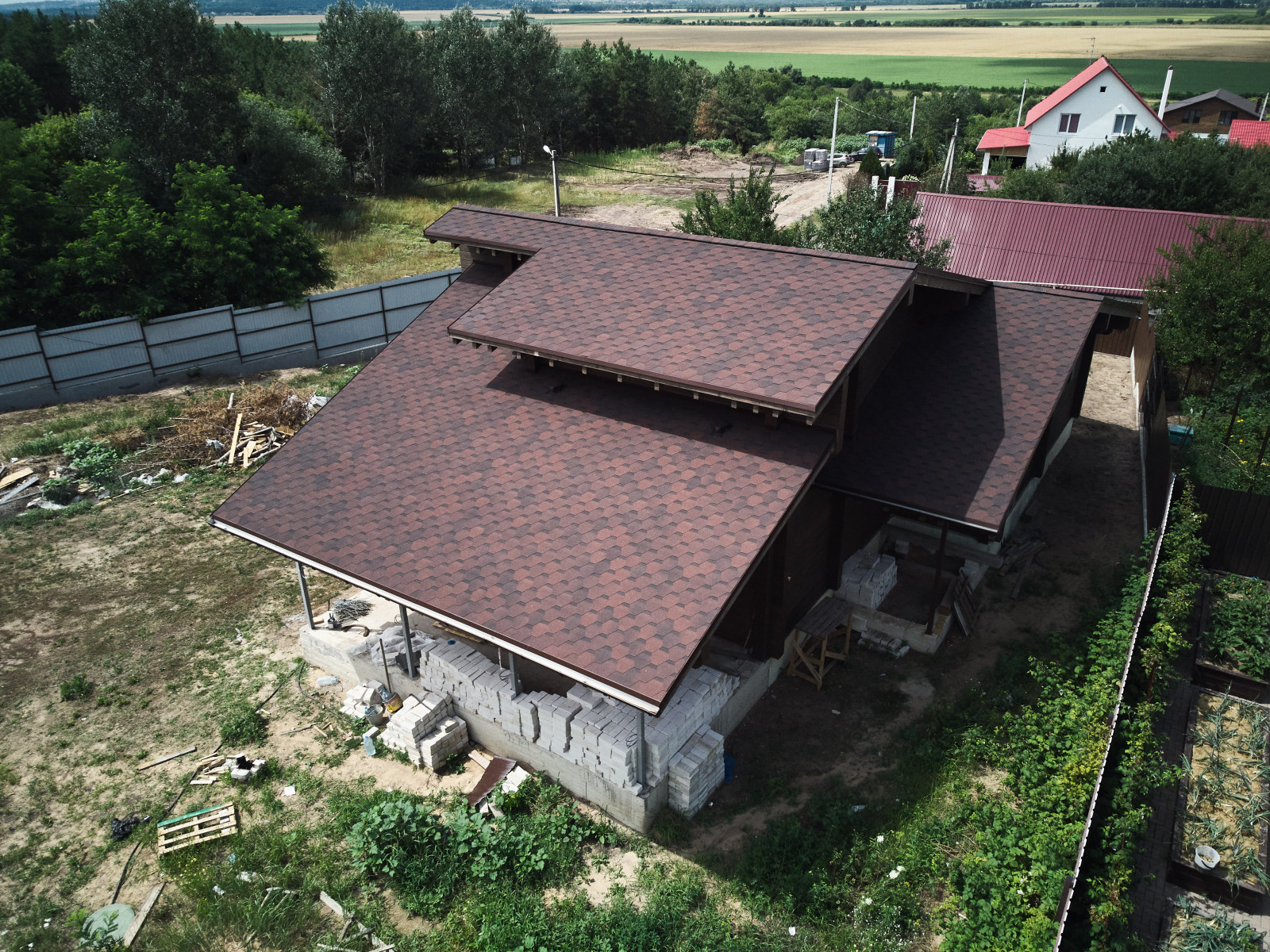 Кровля и мансардные окна: замер и расчёт, поставка и монтаж материалов.