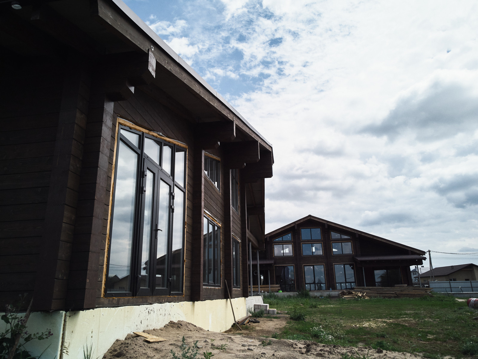 Кровля и мансардные окна: замер и расчёт, поставка и монтаж материалов.